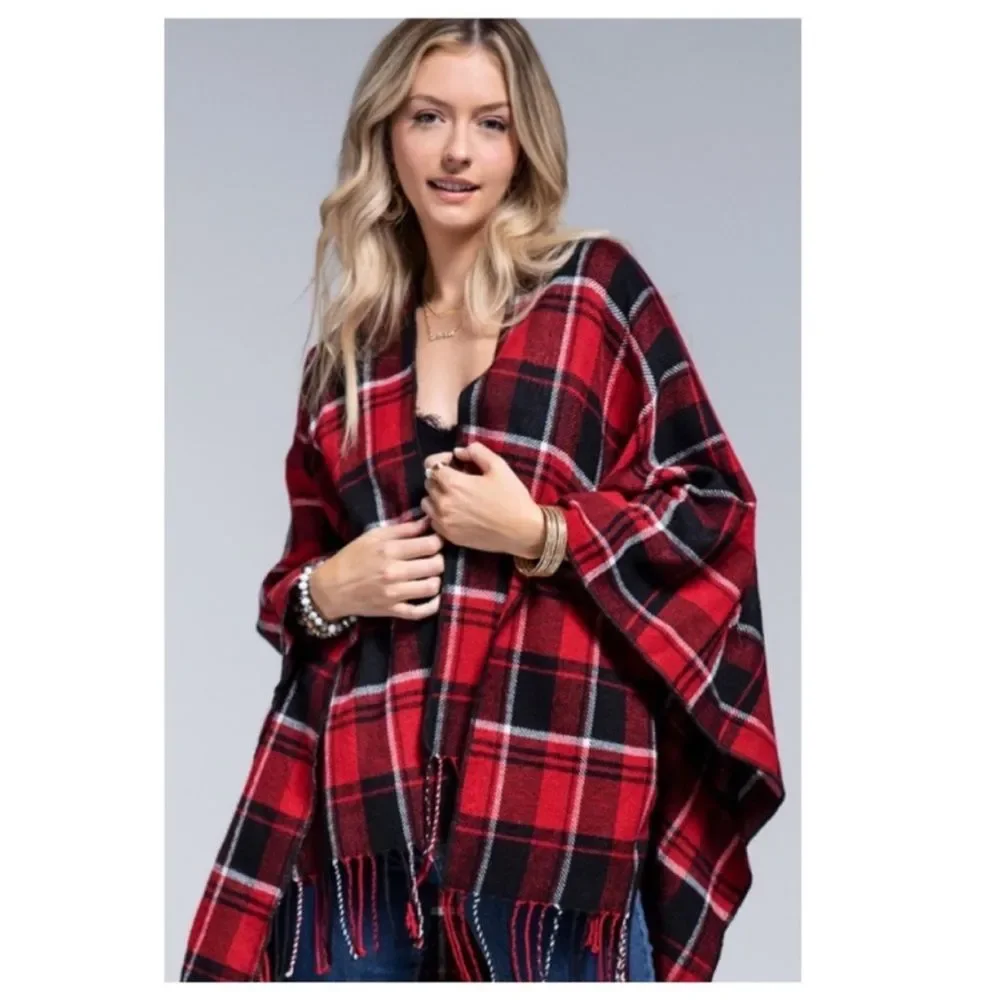 🧣Soft red plaid ruana cloak with fringe 🧣 - Picture 2 of 3
